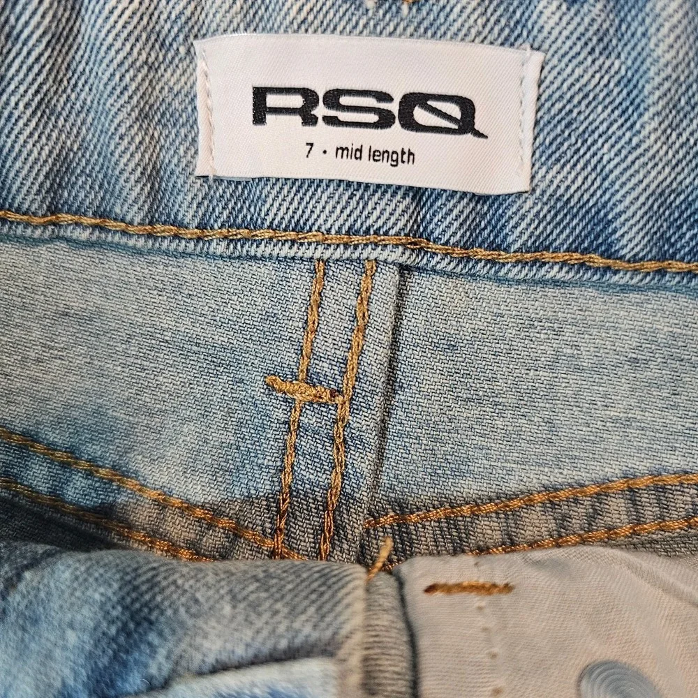 RSQ Girl Denim Shorts 7 Mid Length Short Fray Tilly Med Wash GD1006 NWT - Picture 9 of 13